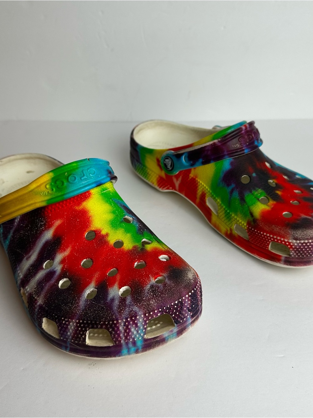 Crocs Tie Dye Clogs Women's Size 9 or Men's Size 7 Shoes Multicolor Waterproof - Picture 9 of 9